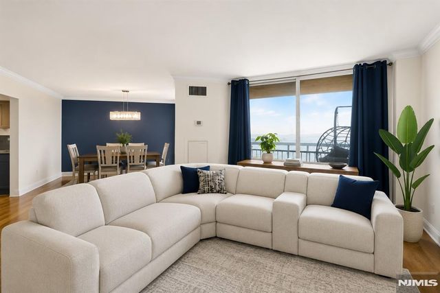 1020 Harmon Cove Tower #1020, Secaucus, NJ 07094