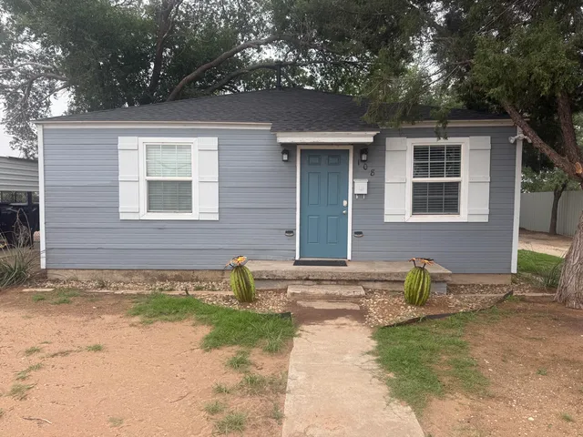 108 Cactus Dr, Levelland, TX 79336