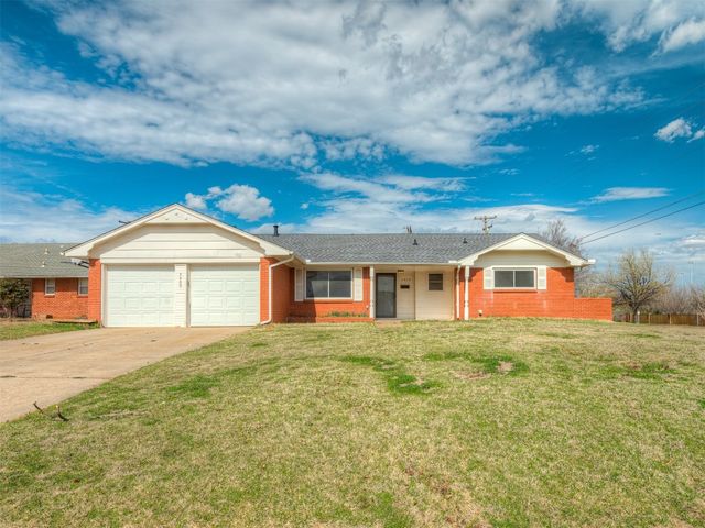 2900 N  Viewpoint Dr, Midwest City, OK 73110
