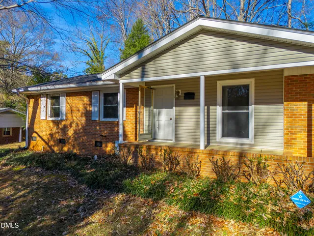 430 W  9th St, Siler City, NC 27344