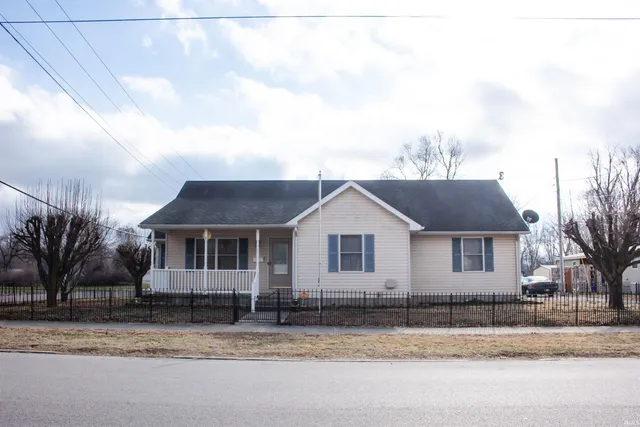 715 E  Oak St, Princeton, IN 47670