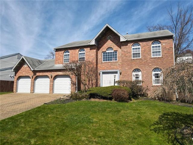 203 Carriage Blvd, Pittsburgh, PA 15239