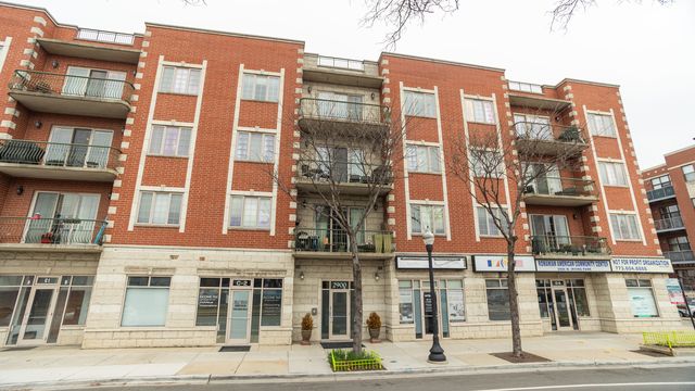 2900 W  Irving Park Rd #302, Chicago, IL 60618