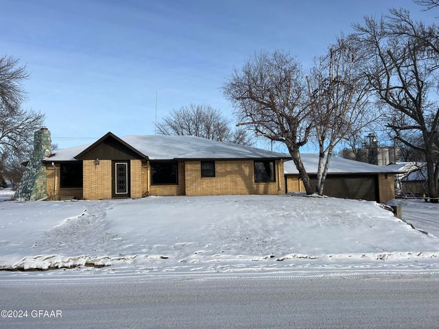126 2nd Ave NW, Mayville, ND 58257