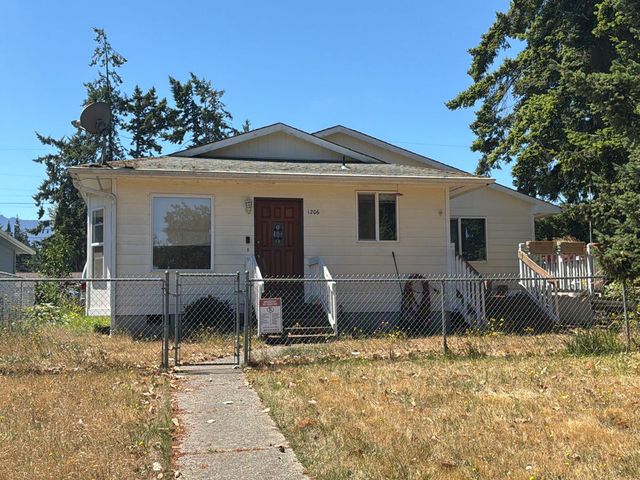 1206 W  15th St, Port Angeles, WA 98363