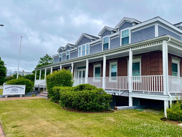 30 Elm Ave #A4, Hyannis, MA 02601