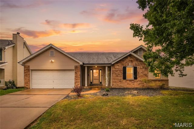 396 Upper Meadow Ln, Saint Peters, MO 63304