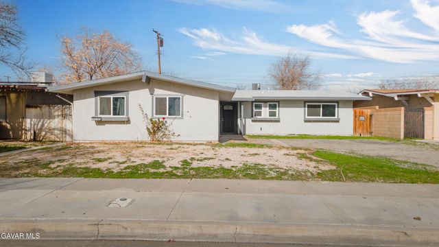 1041 W  Avenue H2, Lancaster, CA 93534