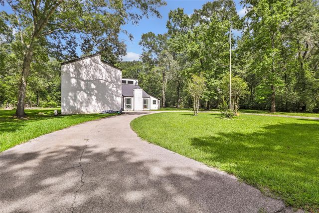 854 Fairway Dr, New Caney, TX 77357