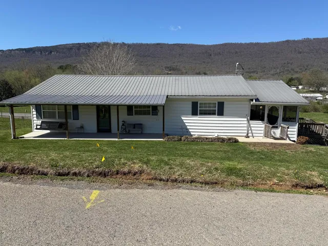 945 N  Maple St, Whitwell, TN 37397