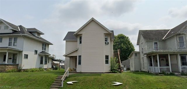 712 S  Lawn Ave, Coshocton, OH 43812