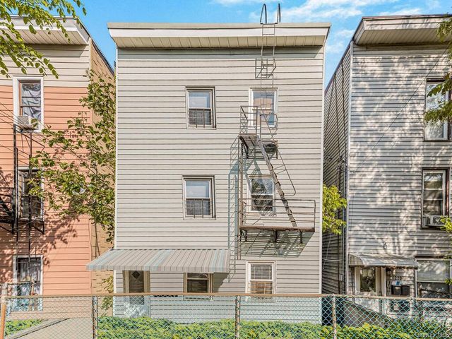 222 Sommerville Place, Yonkers, NY 10703
