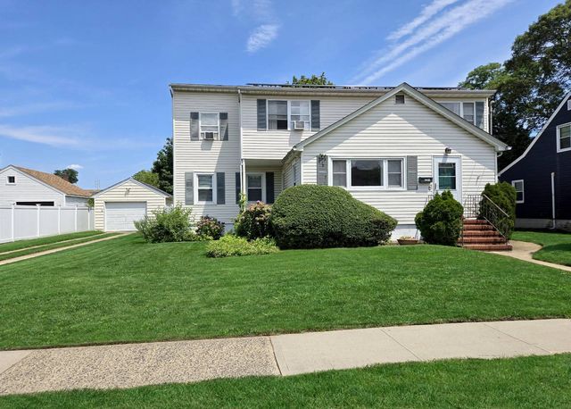 2991 Girard Pl, Merrick, NY 11566