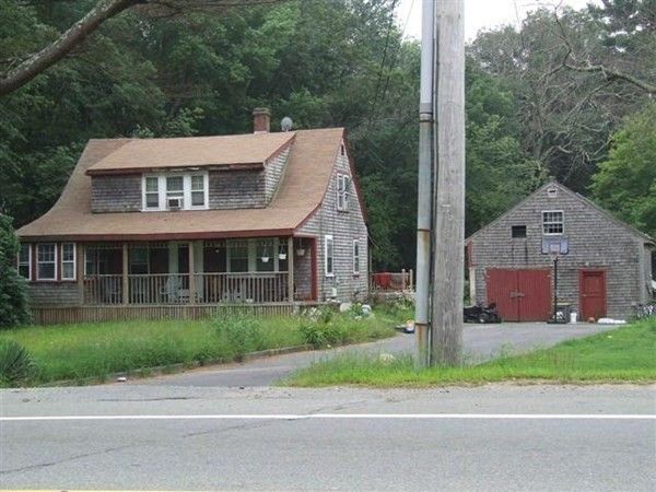 52 Bedford St, Middleboro, MA 02346