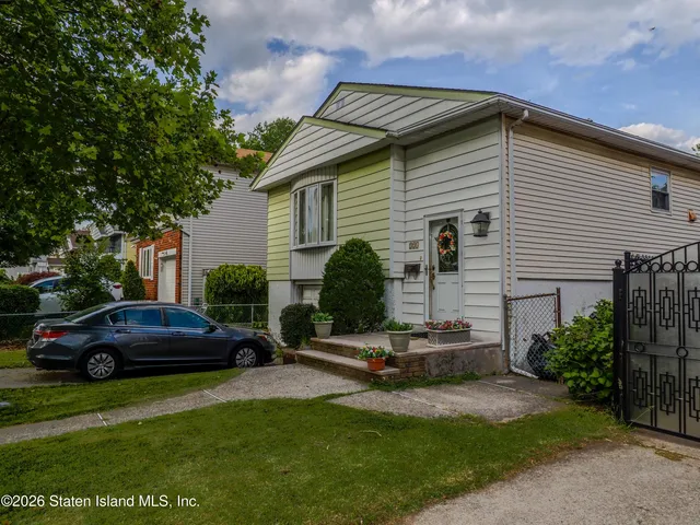 225 Woodbine Ave, Staten Island, NY 10314