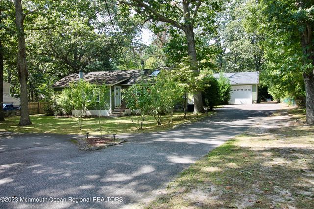 216 Lenape Trail, Jackson, NJ 08527