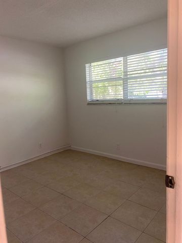 8600 NW 40th St   #17, Coral Springs, FL 33065
