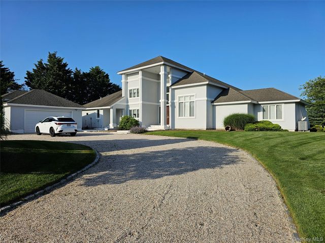 18 Pine Tree Lane, Westhampton, NY 11977