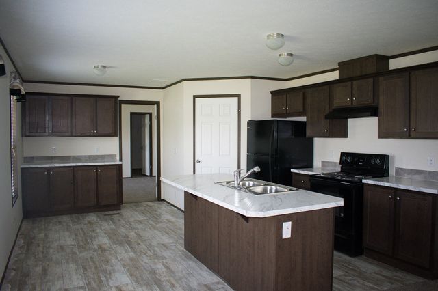 2600 University Ave #L-096, Williston, ND 58801