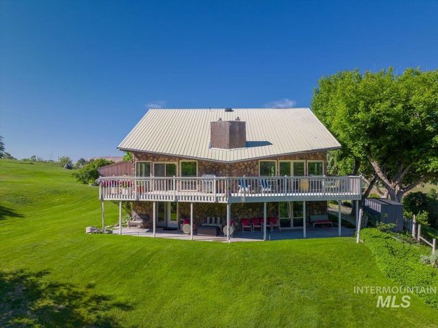 560 River Rd, Bliss, ID 83314