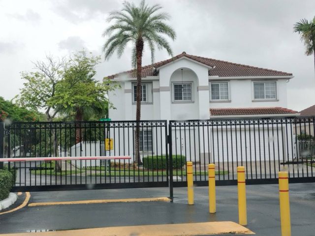 5352 NW 110th Ave, Doral, FL 33178