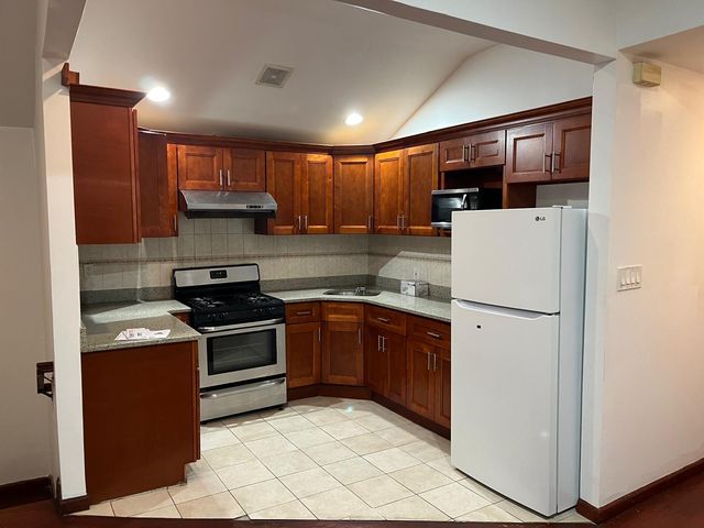 107 0 Van Wyck Service Rd #2, South Richmond Hill, NY 11419