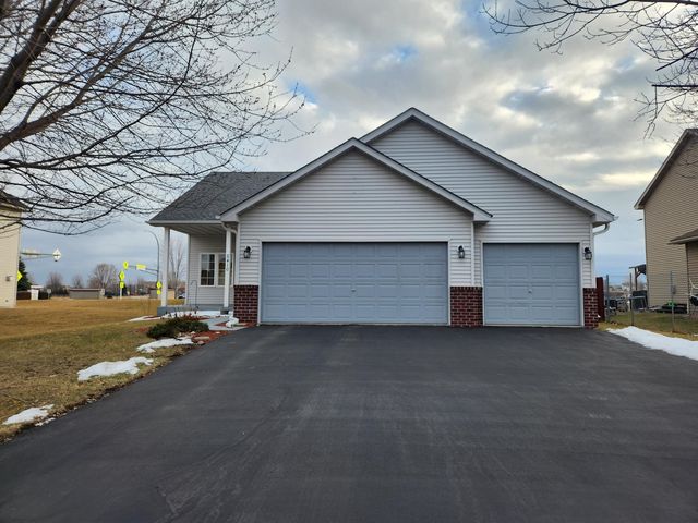 2410 Queen Ave, Shakopee, MN 55379
