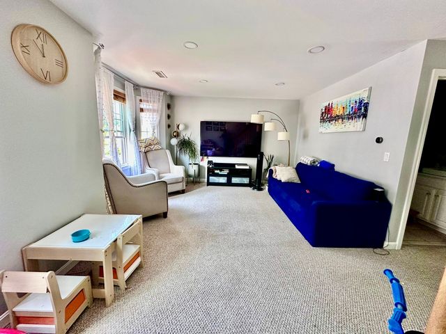 262 Littleton Rd #4, Chelmsford, MA 01824