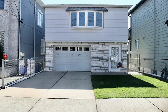 768 4th St, Secaucus, NJ 07094