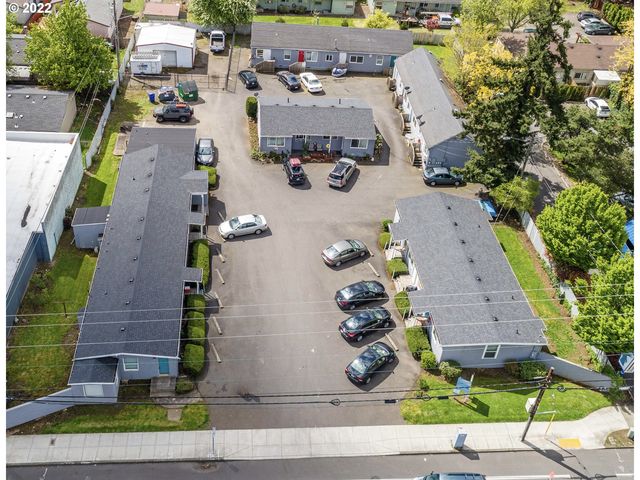 13718 SE Division St, Portland, OR 97236