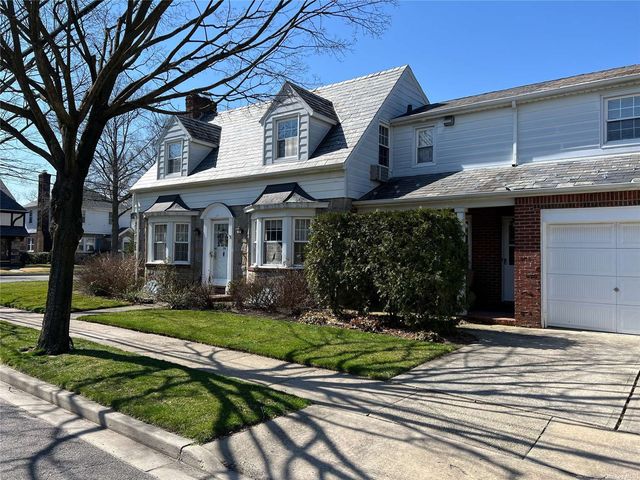 114 Orchid St, Floral Park, NY 11001