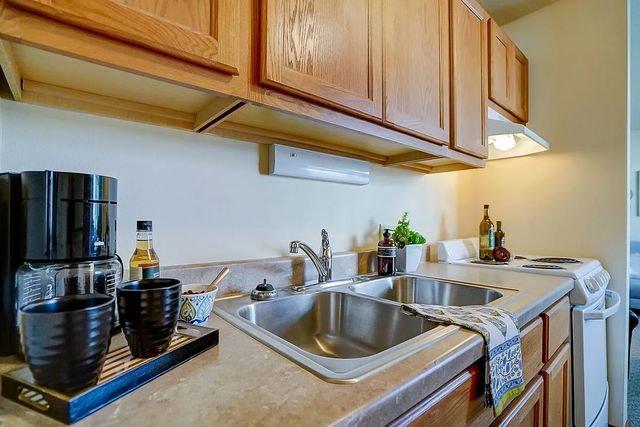 2116 University Ave, Madison, WI 53726