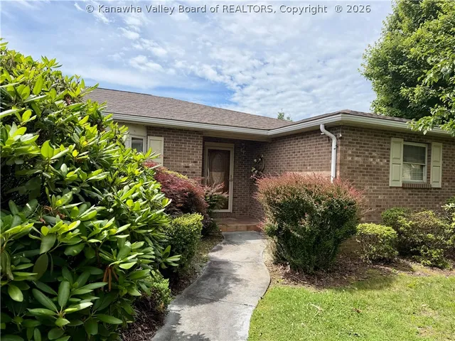 2 Angela Dr, Scott Depot, WV 25560