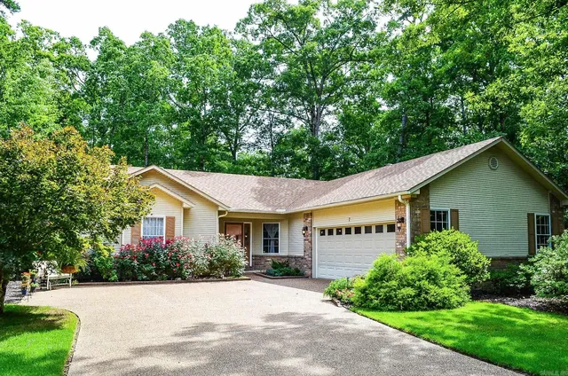 7 Talana Ln, Hot Springs Village, AR 71909