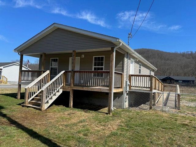 206 22nd St, Rainelle, WV 25962
