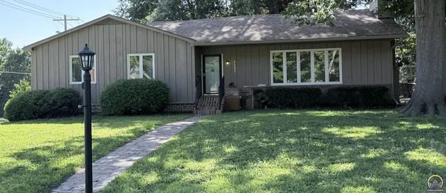 1401 N  2nd St, Atchison, KS 66002