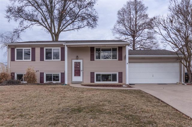 11975 Holly Brook Dr, Maryland Heights, MO 63043