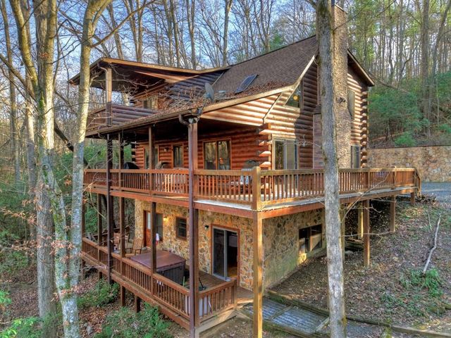144 Hothouse Vw, Mineral Bluff, GA 30559