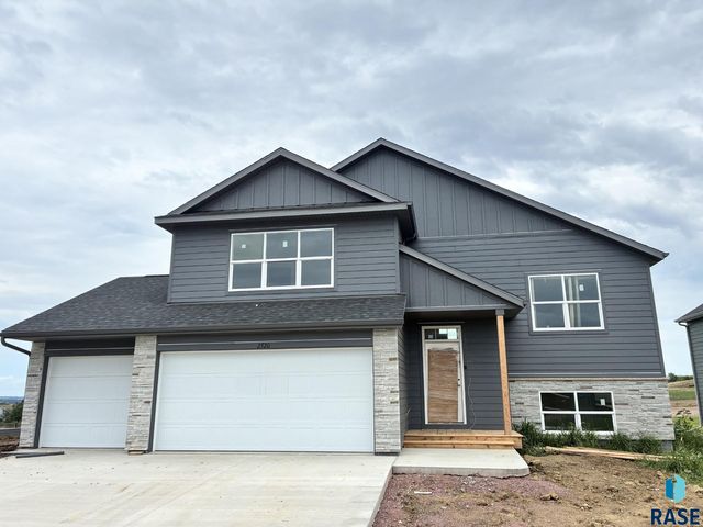2720 S  Copper Creek Ave, Sioux Falls, SD 57110