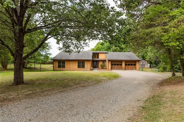 2234 Venus Rd, Kernersville, NC 27284
