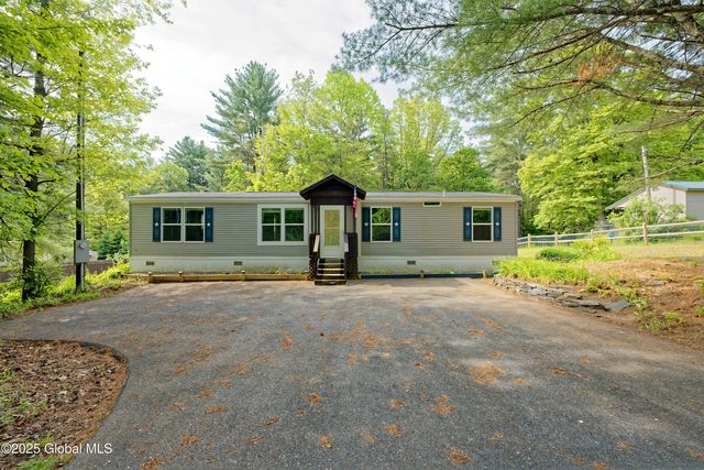 38 Warren Lane, Queensbury, NY 12804