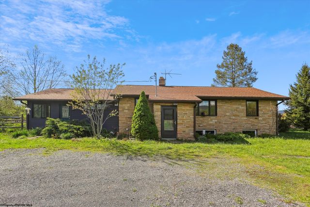 92 Willkommen Dr, Davis, WV 26260
