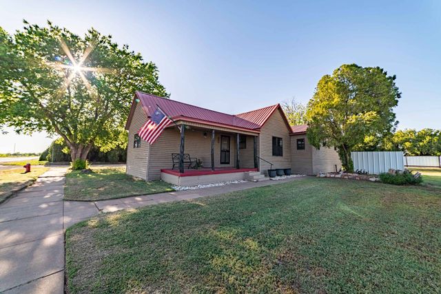 520 W  Commerce St, Crowell, TX 79227