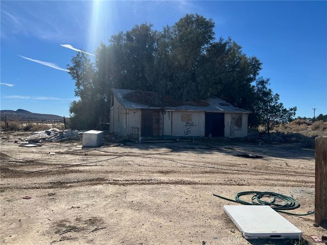 15707 Crouch Rd, Helendale, CA 92342