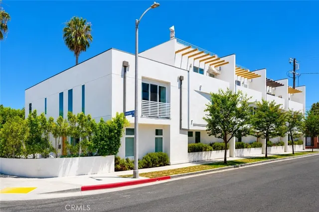 11490 Cumpston St, North Hollywood, CA 91601