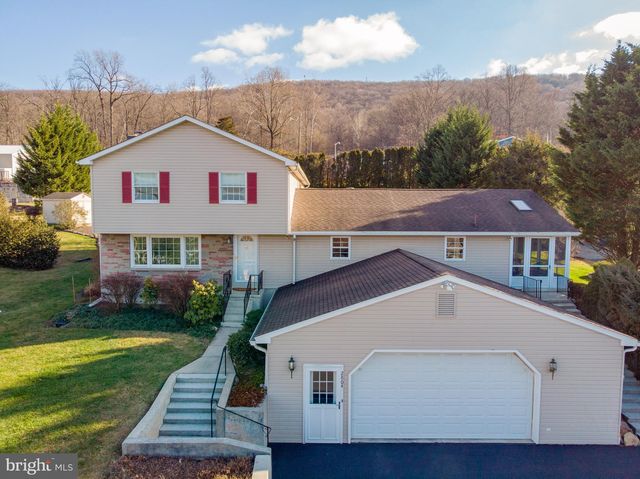 2804 Old Pricetown Rd, Temple, PA 19560