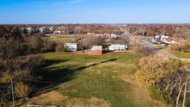 16523 E  US Highway 40, Independence, MO 64055