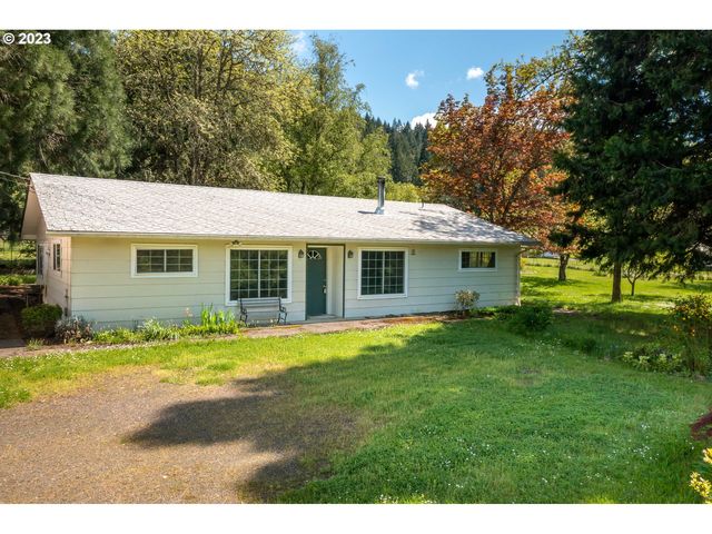 695 Lone Rock Rd, Glide, OR 97443