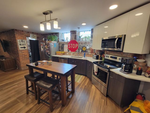 1509 E  Superior St, Duluth, MN 55812