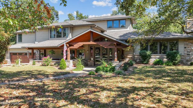 146 Country Club Dr, Nevada, MO 64772